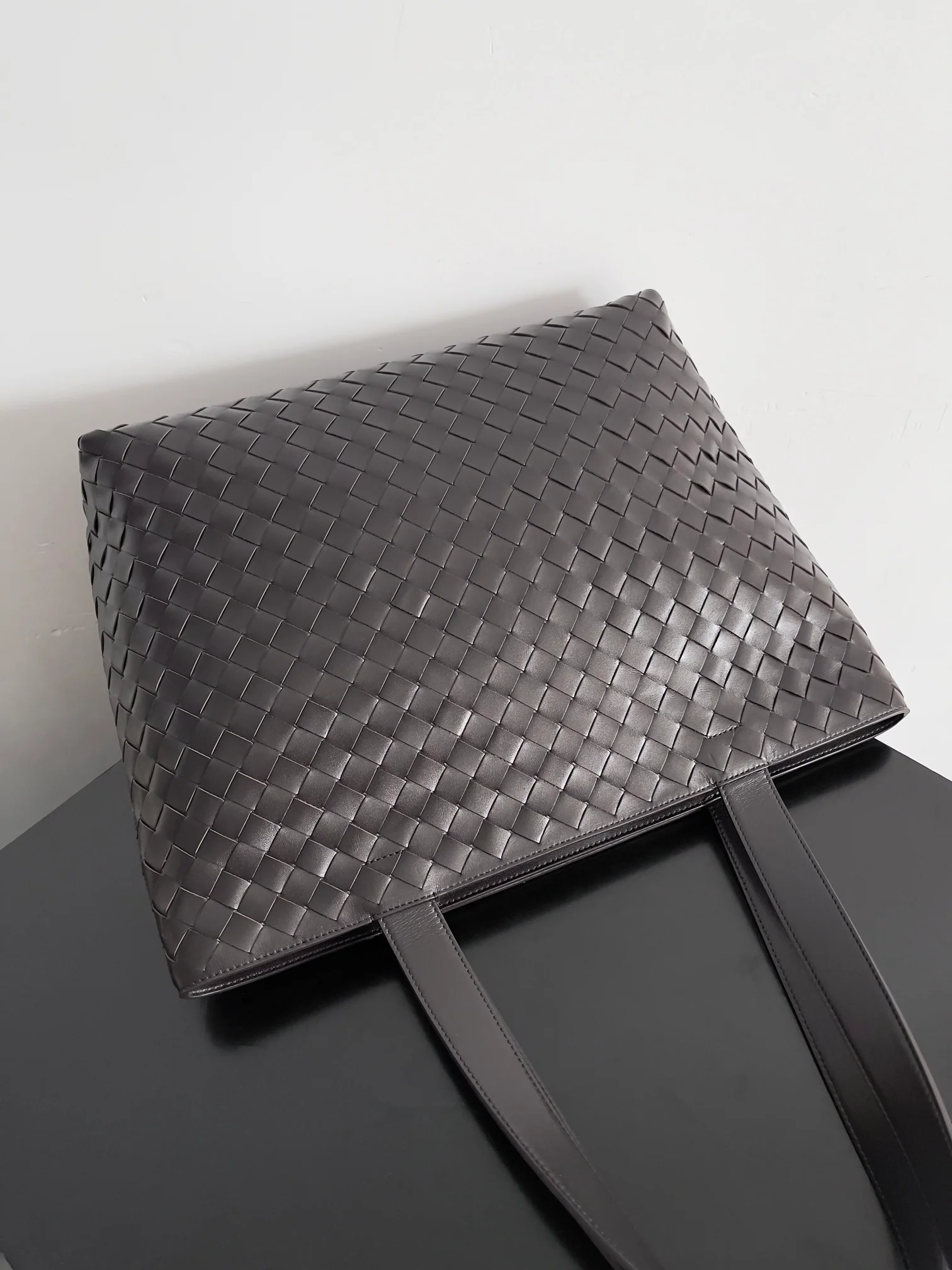 Сумка-шоппер BV на молнии - коричневая