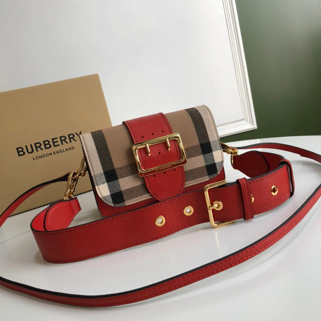 Сумка Burberry The Kuckle Bag - красная