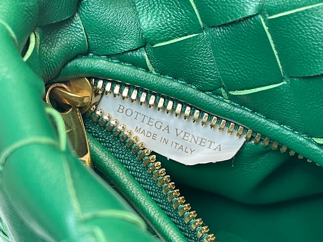 Сумка-круассан BV Mini Jodie, s27x9x23cm-1