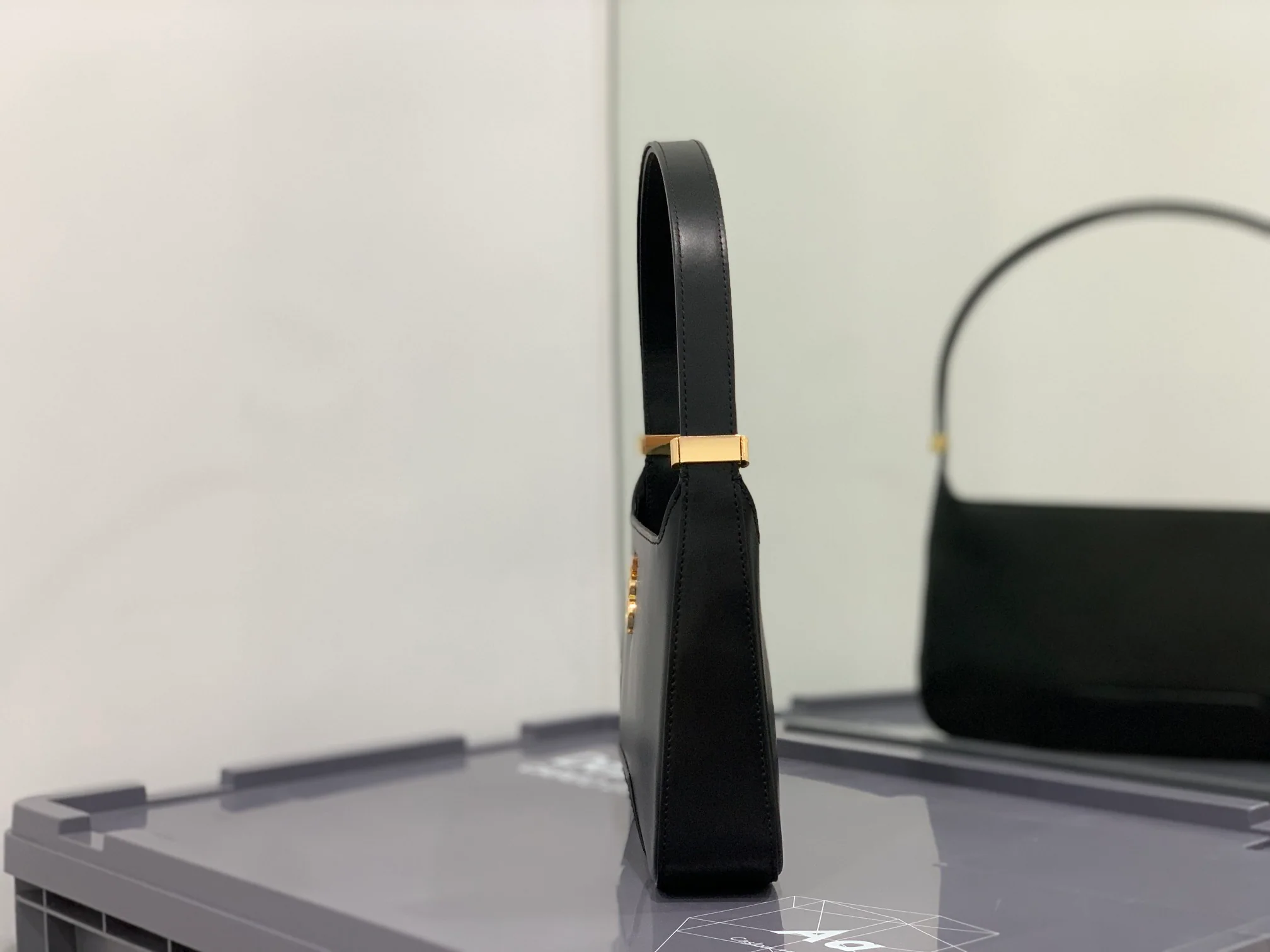 Новая сумка через плечо Burberry TB - черная.