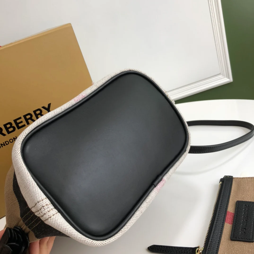 Сумка Burberry The Ashby - черная