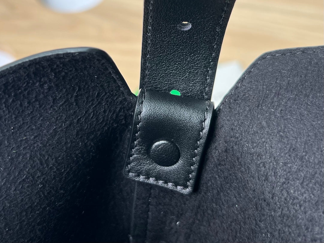 Сумка через плечо BV Cradle Triangle - из коровьей кожи - 22 см (5х30х16 см)