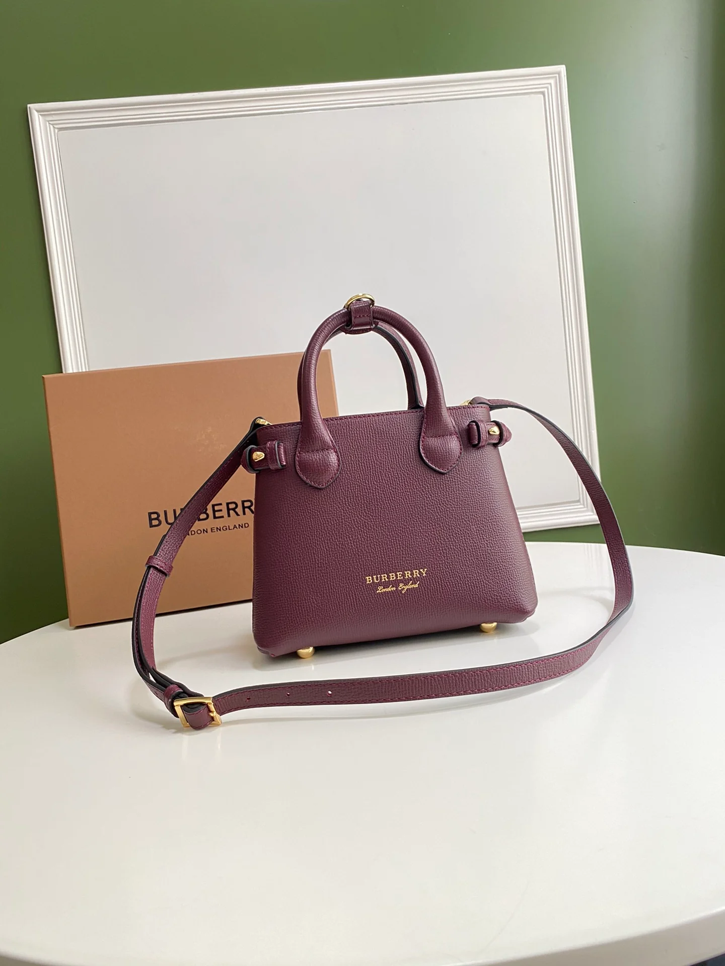 Сумка Burberry The Banner, маленькая, бордовая.