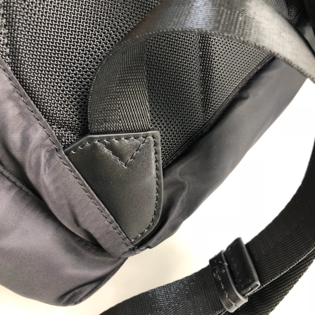 Burberry - Классический рюкзак в стиле милитари с кожаной отделкой