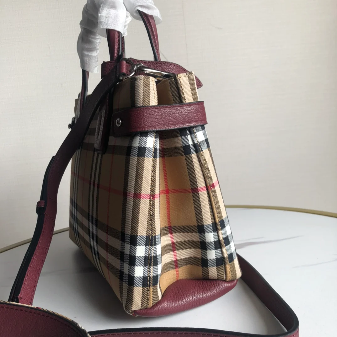 Сумка-тоут Burberry в винтажную клетку, маленькая, бордовая.