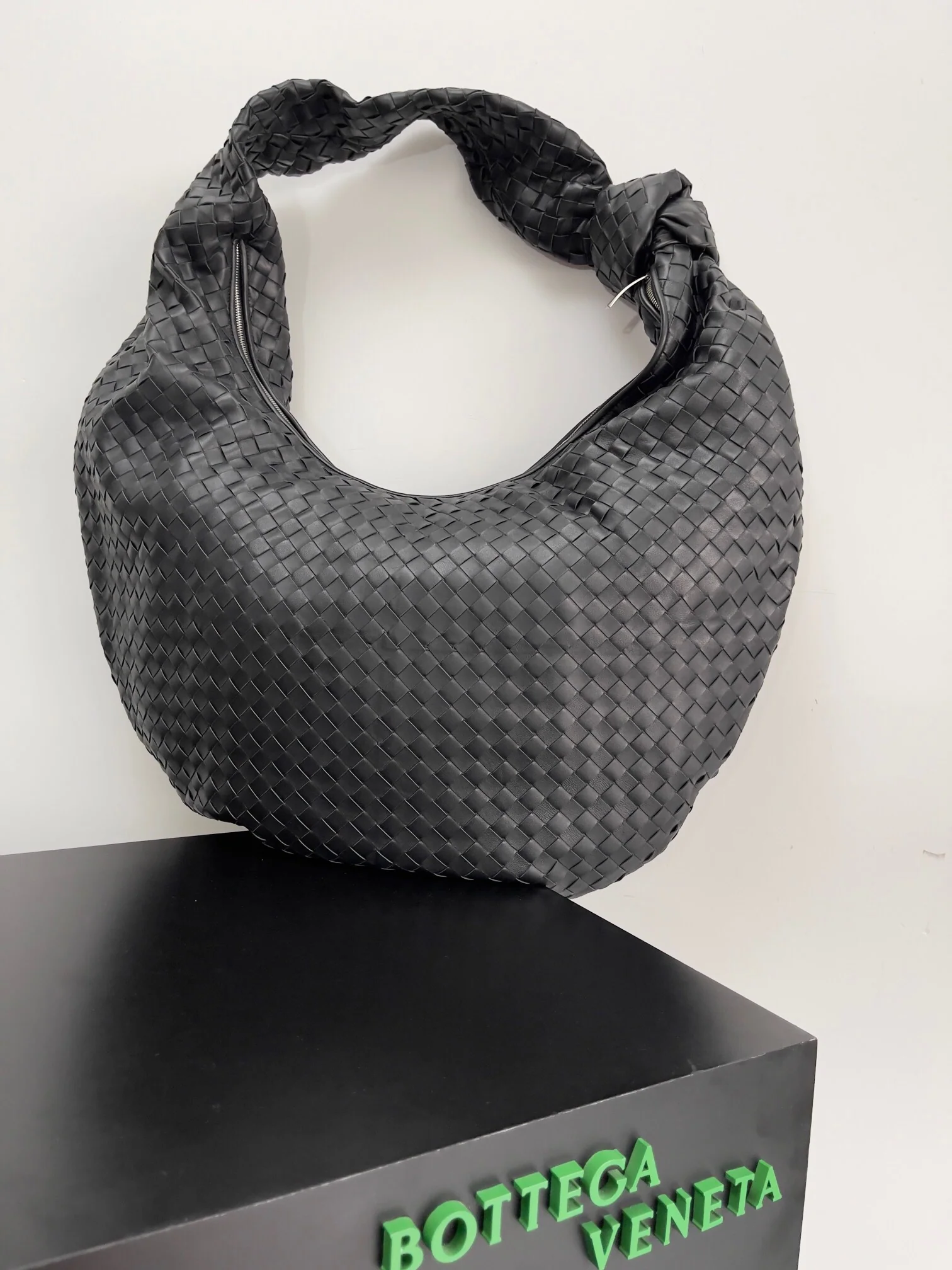 Сумка через плечо BV из замши - Очень большая - Черная