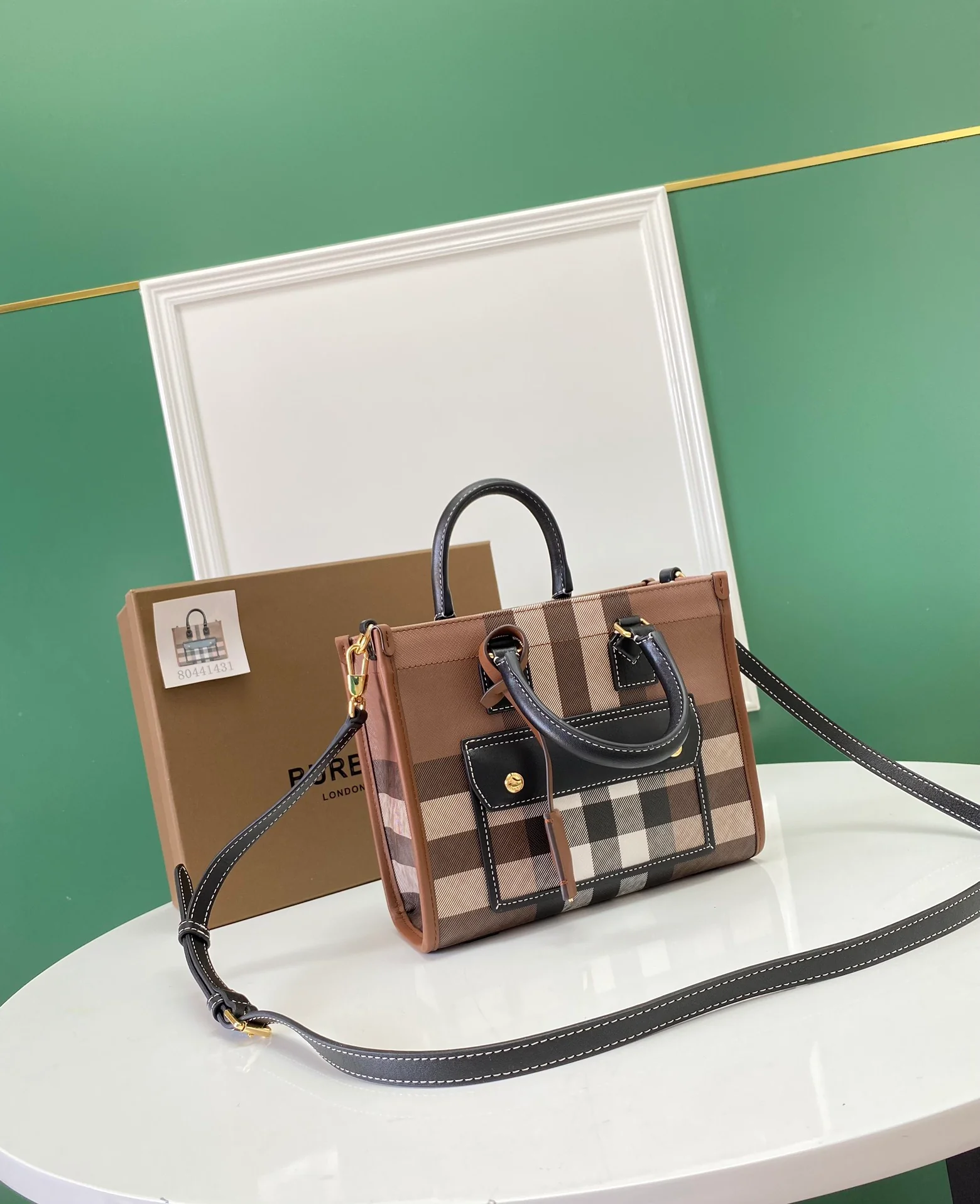 Сумка-тоут Burberry цвета березовой коричневой клетки - маленькая.