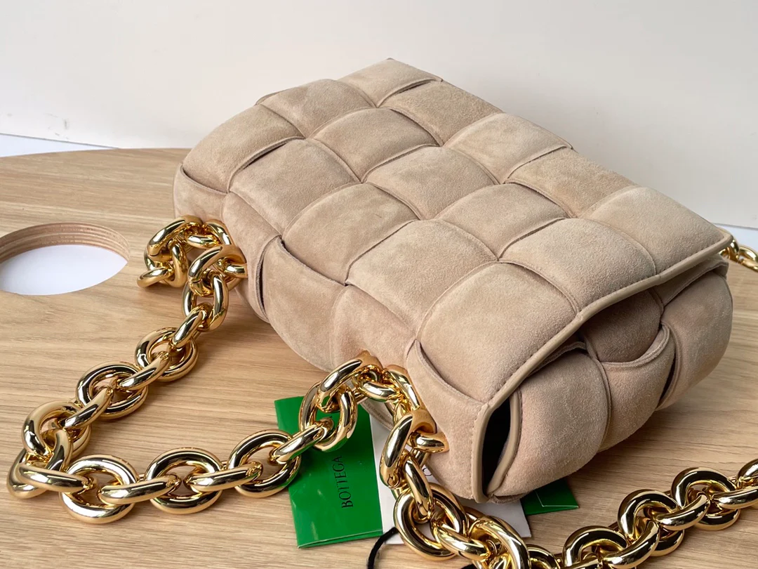 Сумка BV Chain Square Bag из овечьей кожи - 27x10x18 см