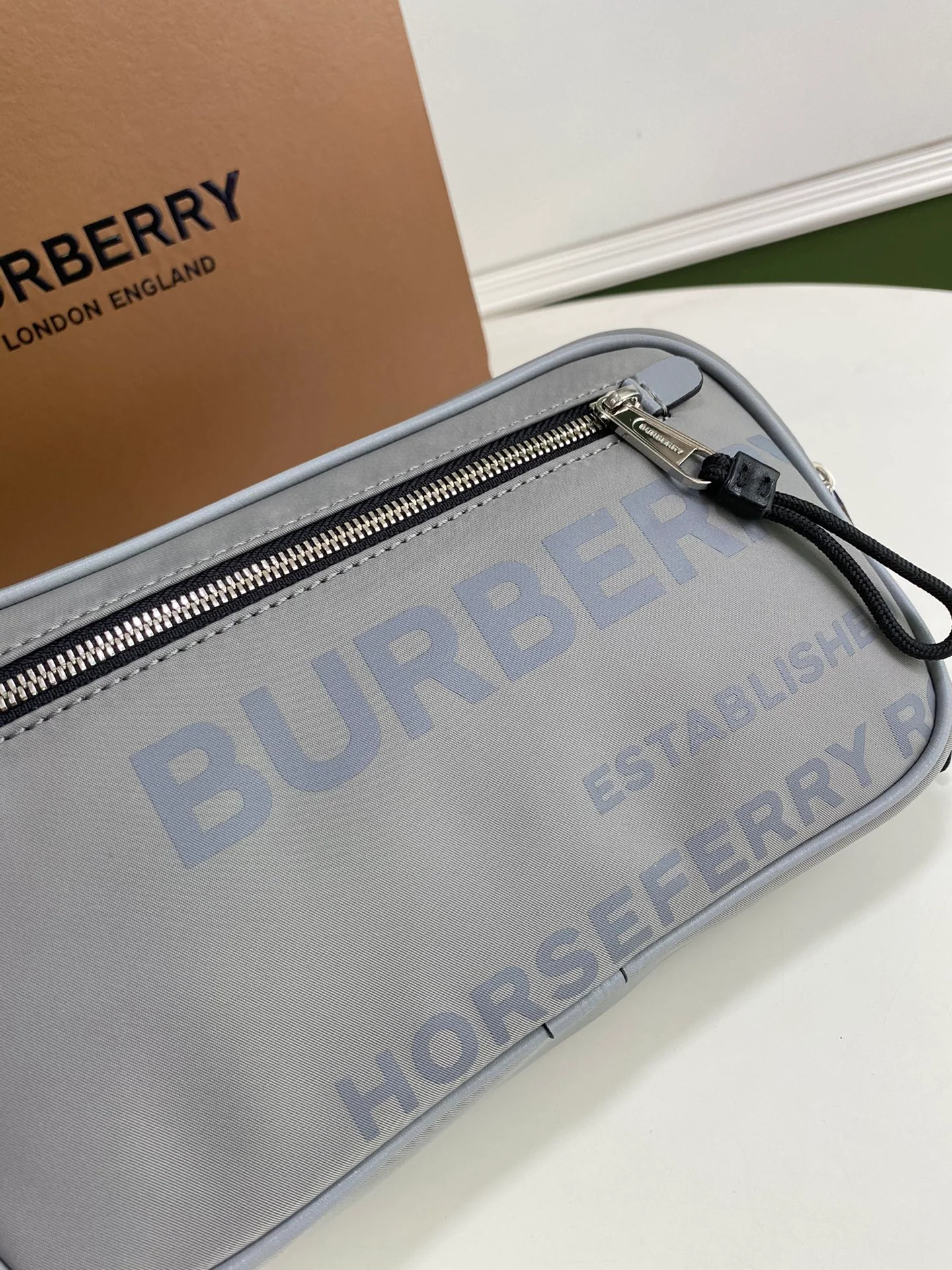 Поясная сумка Burberry Econyl - серая