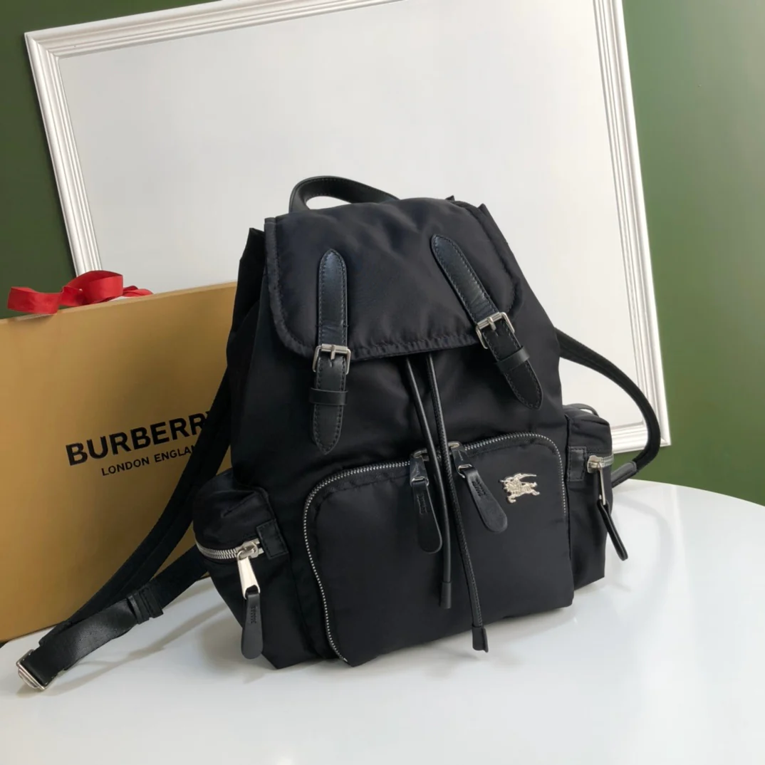 Burberry - Классический рюкзак в стиле милитари с кожаной отделкой