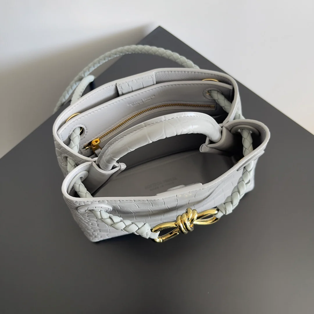 BV - Сумка Andiamo из кожи аллигатора - Серая