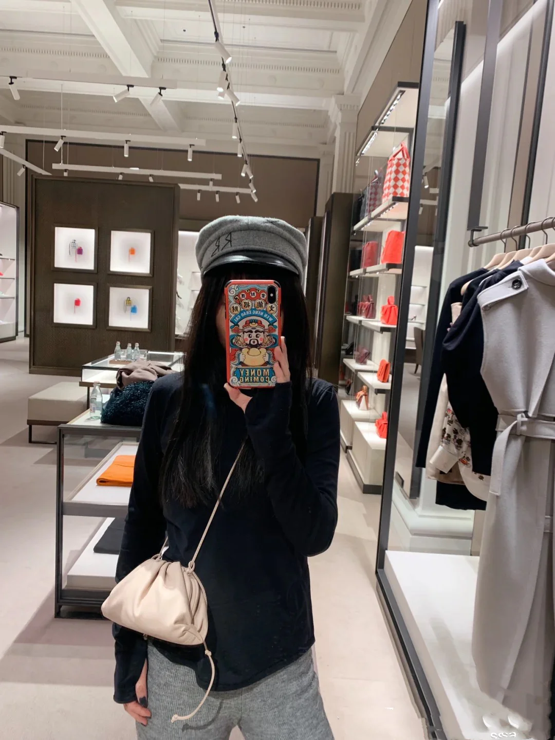 Сумка BV Cloud Bag - Фотографии в ней