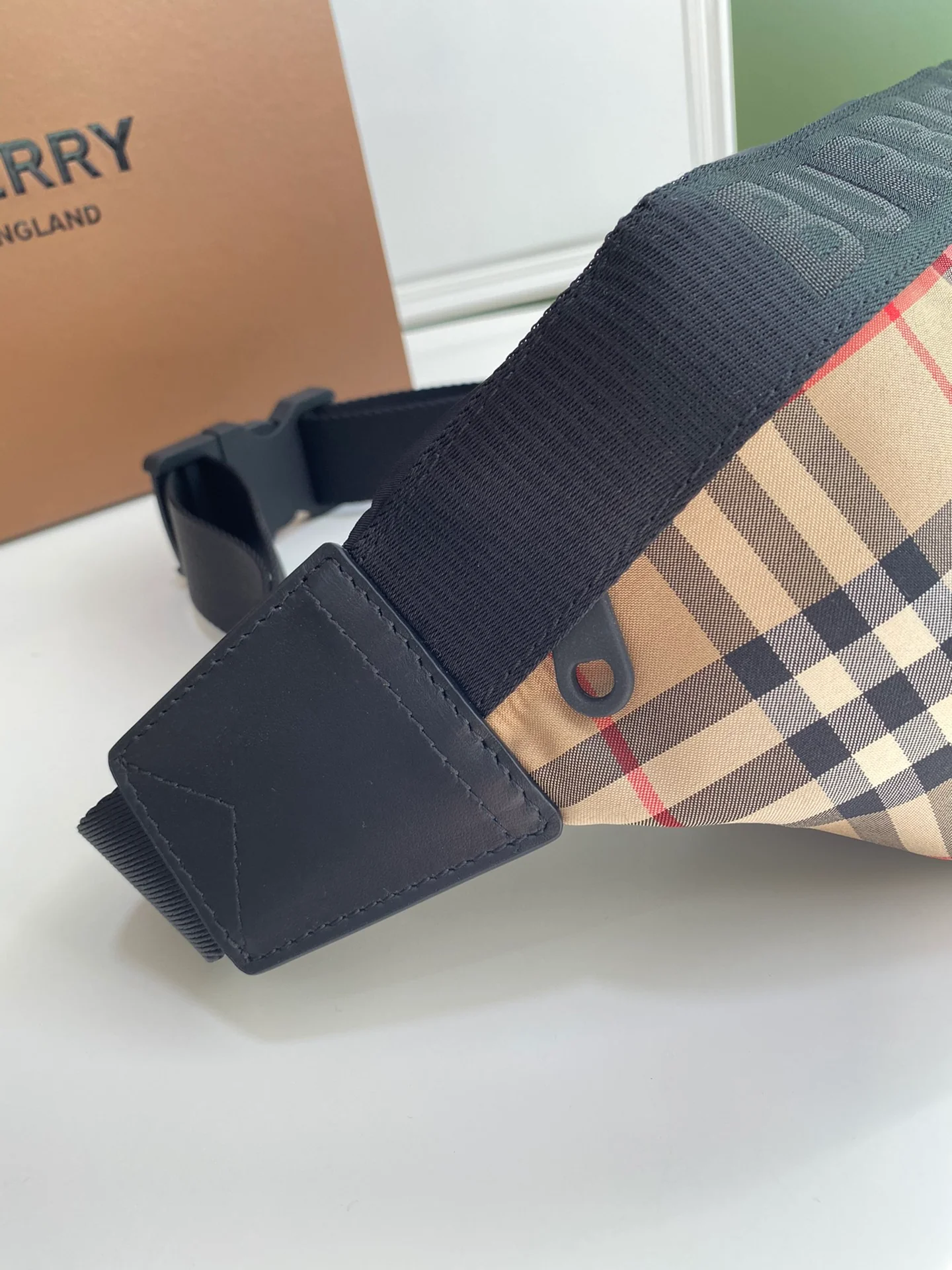 Поясная сумка Burberry Classic Check из нейлона