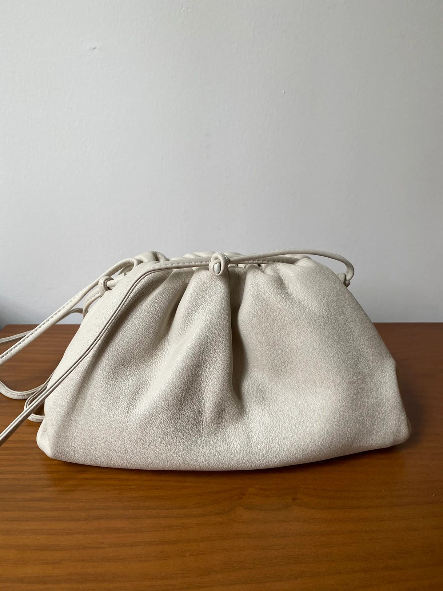 Сумка BV Cloud Bag - Кожа - 22x12x7 см - 1 шт.