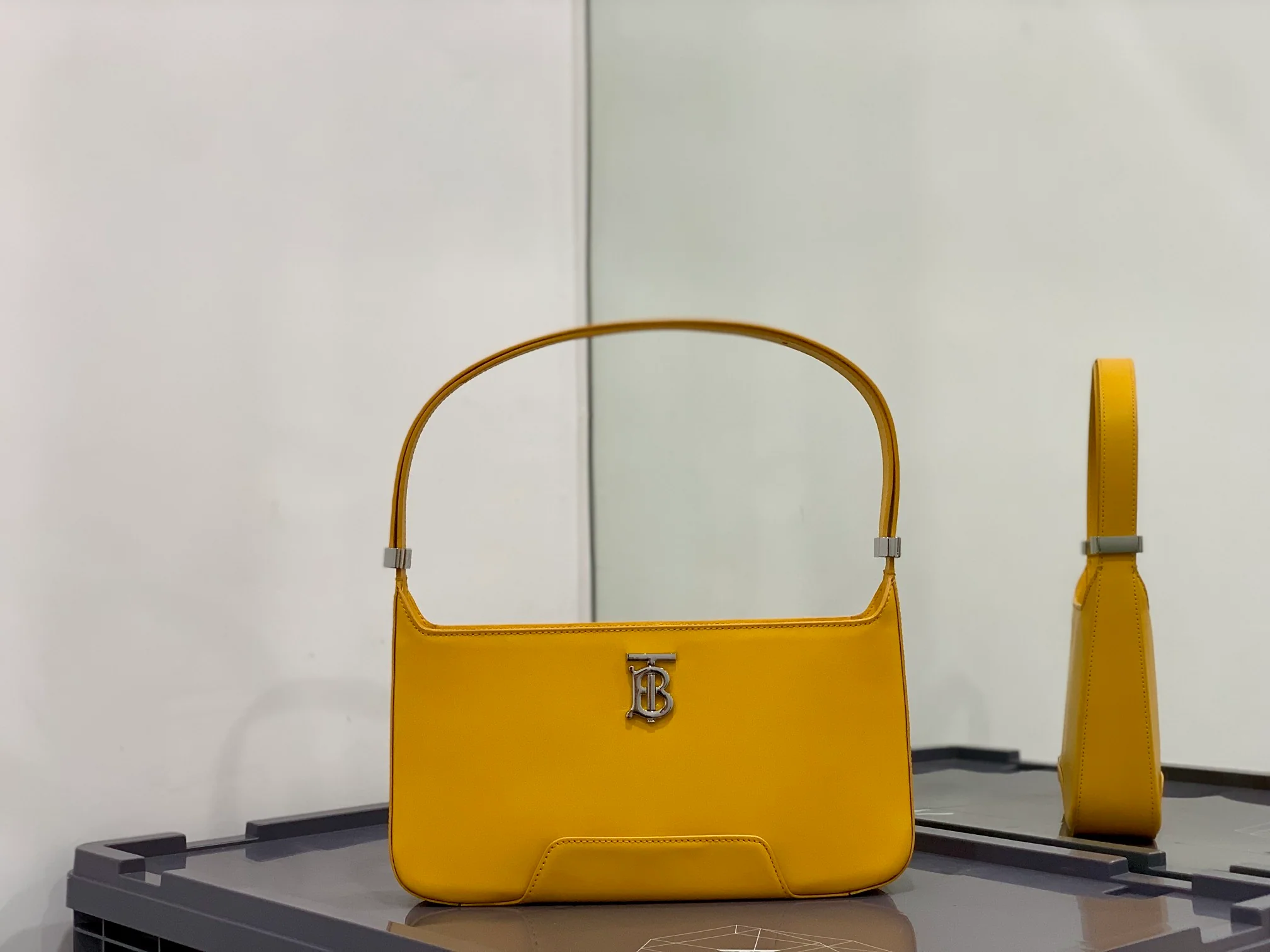 Новая сумка через плечо Burberry TB — желтая.