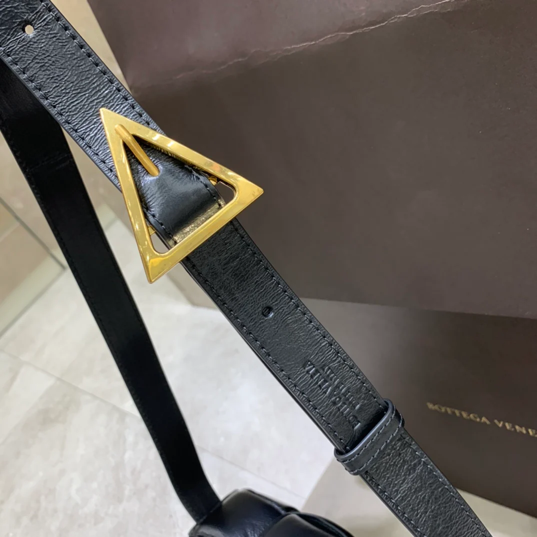 Сумка-мешок для кассет BV из плетеной кожи/подушка/телячья кожа/26x18x8 см/7