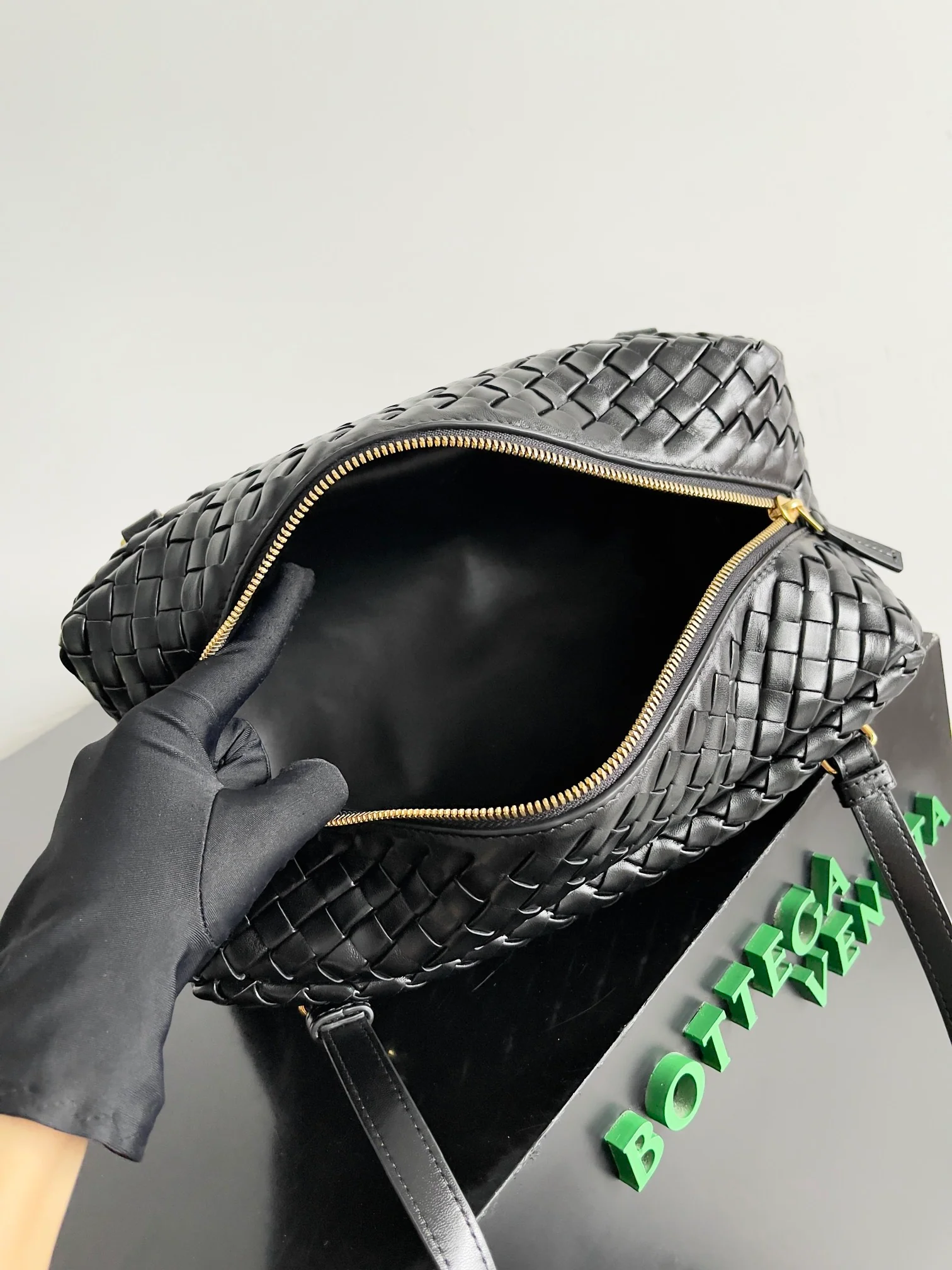 BV Baguette Shoulder Bagel - Black