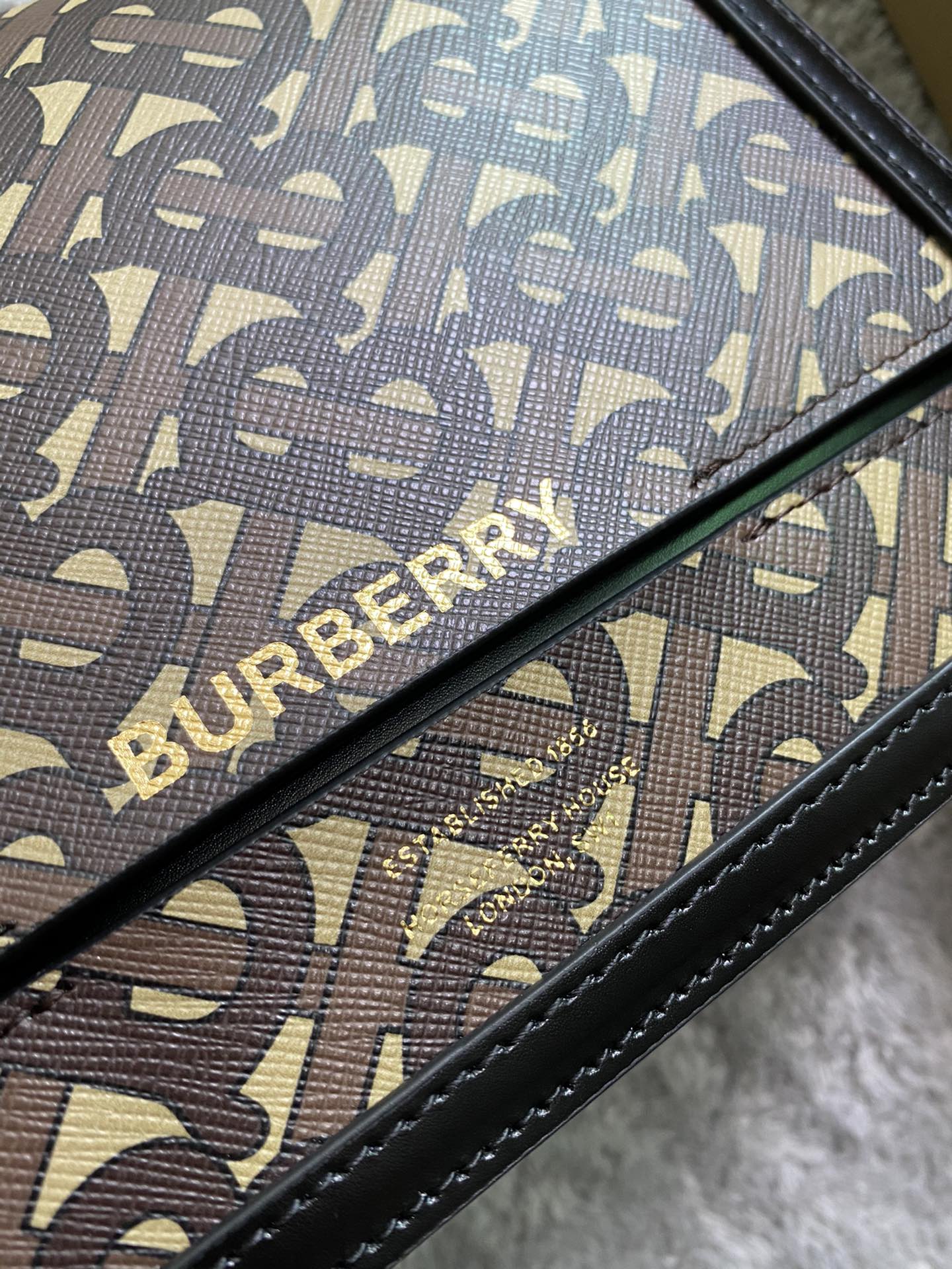 Сумка Burberry Grace через плечо