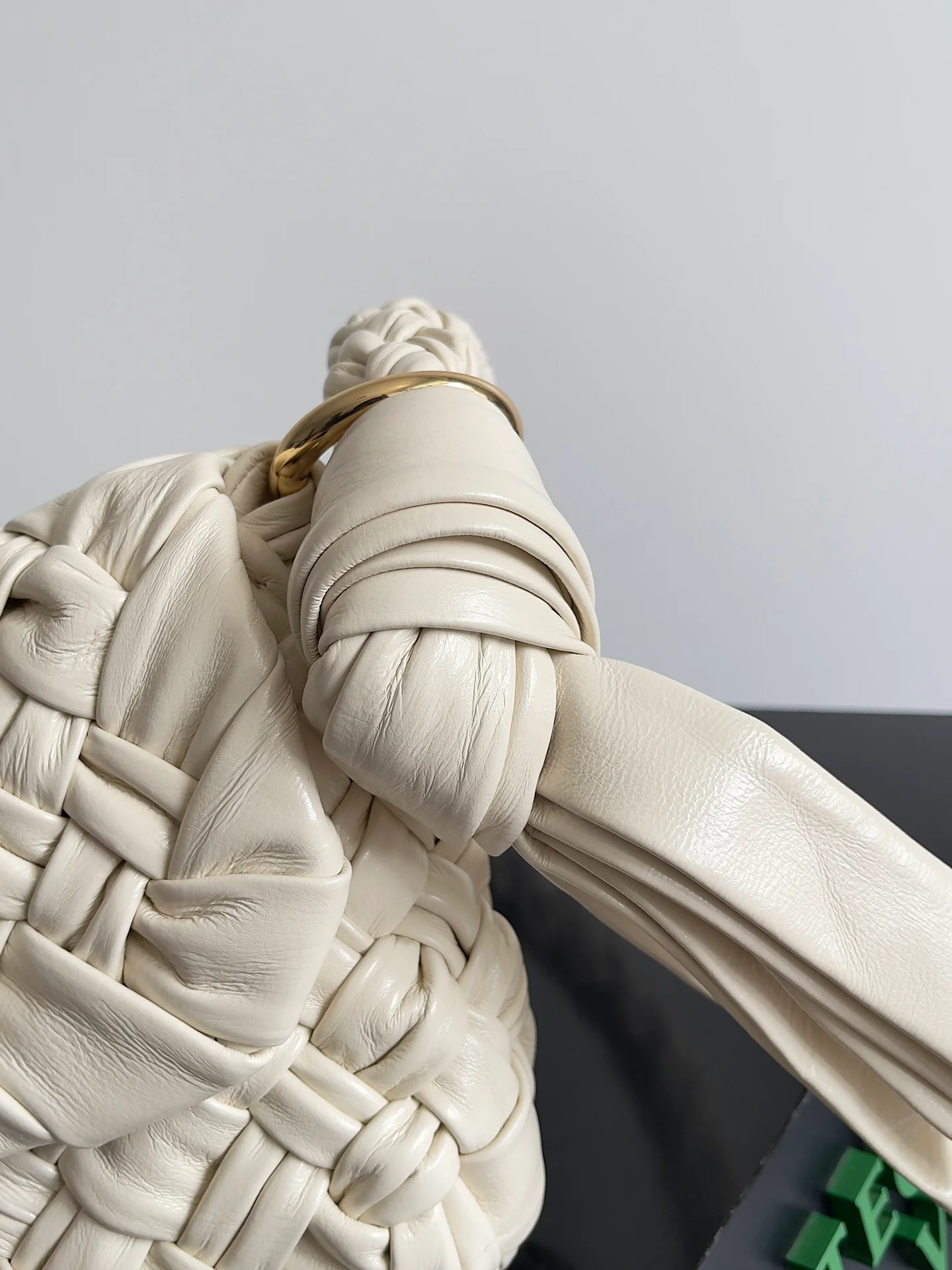 BV-kalimero-citta-underarm knotted bag