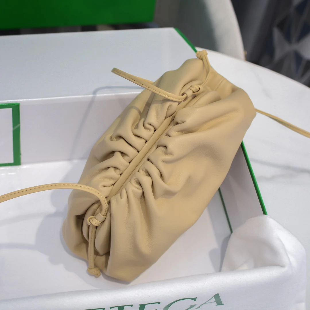 Сумка-чехол BV Cloud Bag Pouch Series - гладкая телячья кожа - 23x13x8 см - 5 шт.