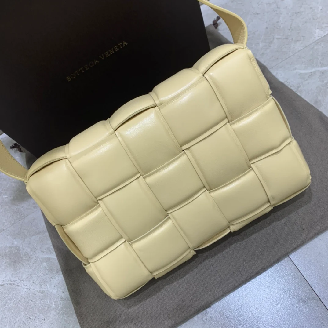 Сумка-подушка BV Veneta - Телячья кожа - 26x18x8 см