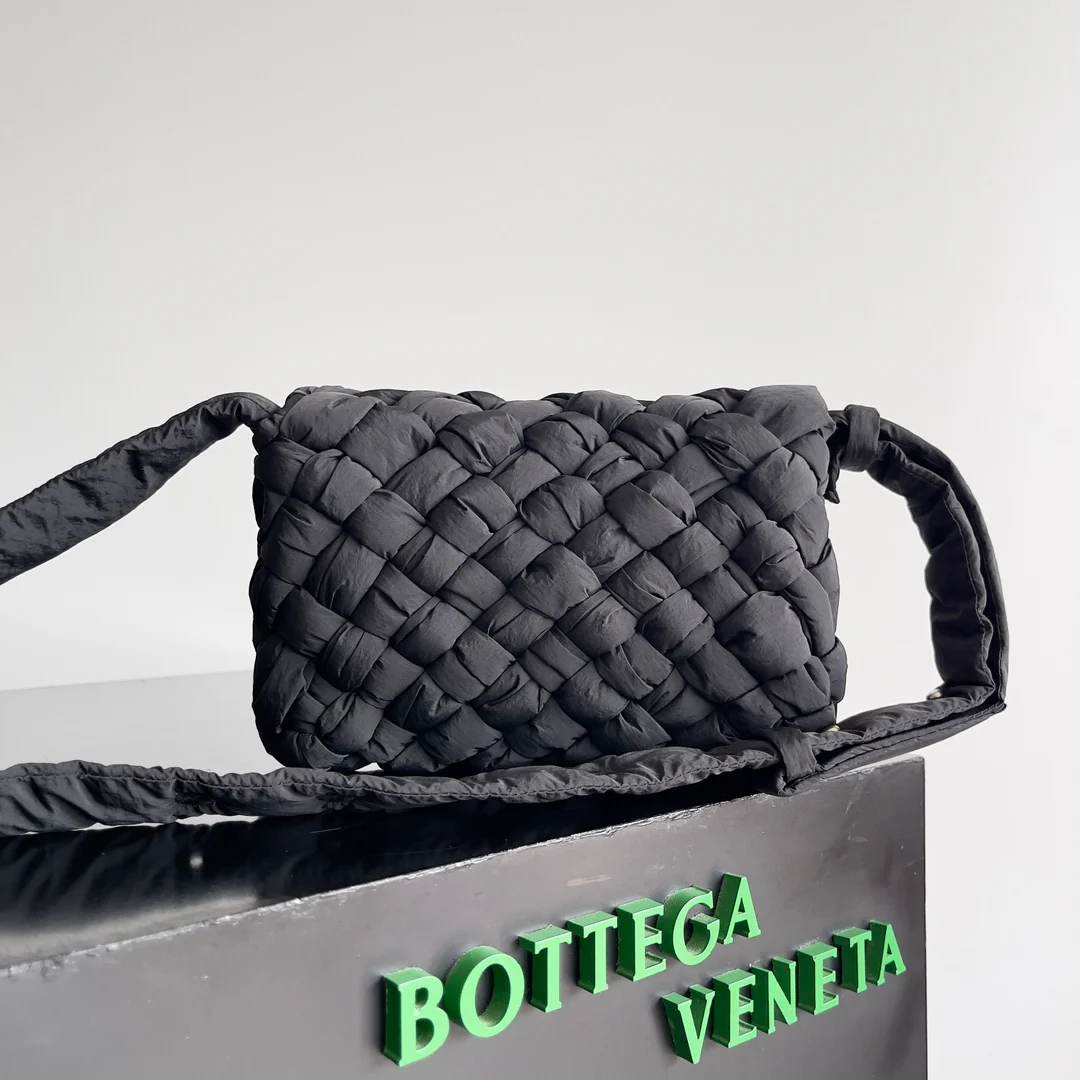 Сумка-мессенджер BV Rumple, маленькая, черная.