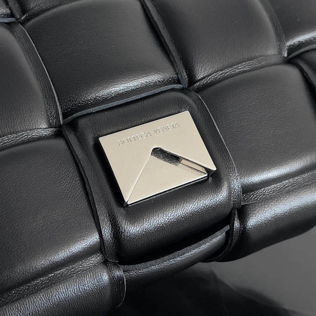 BV - Наволочка с серебряной пряжкой - Черная