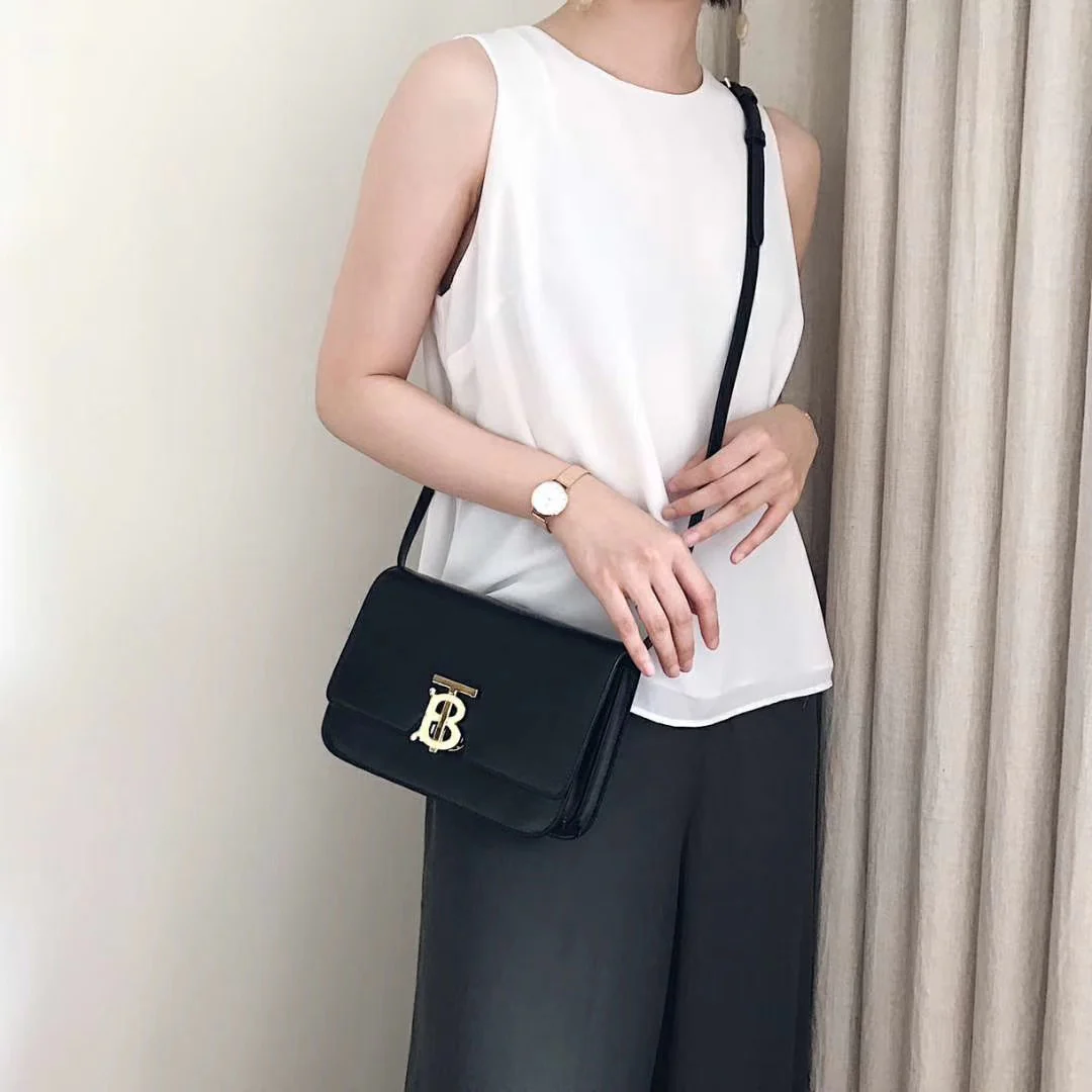 Коллекция Burberry TB - Сумки с буквами - Галерея изображений