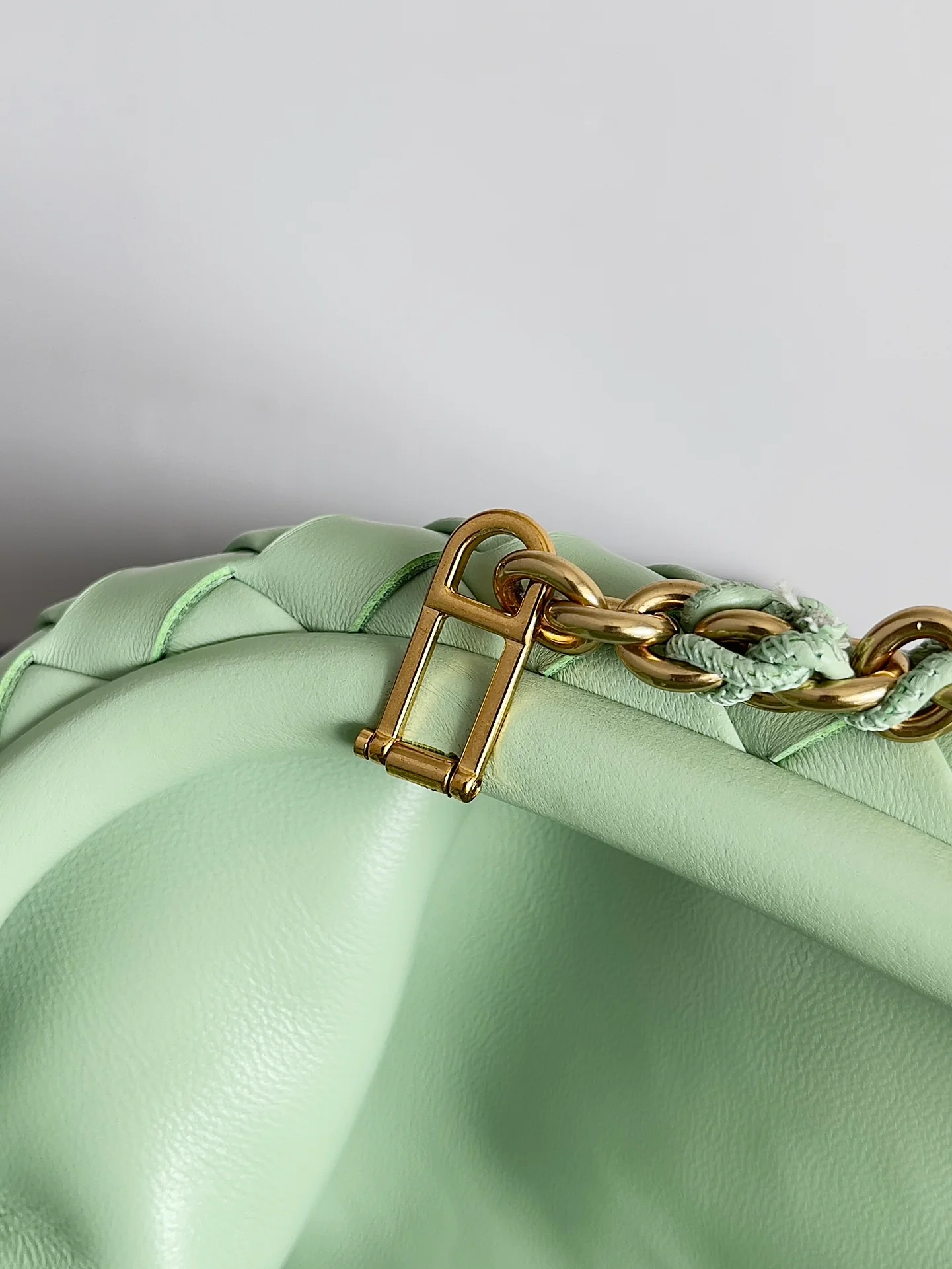 BV-lauren-clutch-chain clutch-green