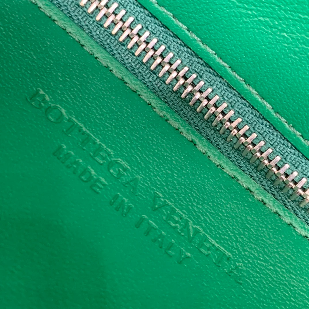 Сумка-мешок для кассет BV из плетеной кожи/подушка/телячья кожа/26x18x8 см/4