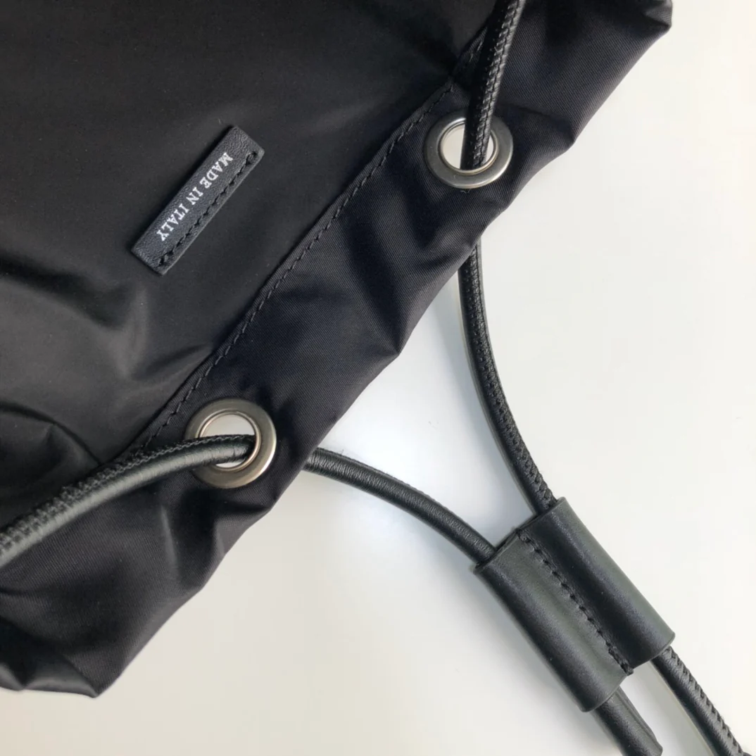 Burberry - Классический рюкзак в стиле милитари с кожаной отделкой