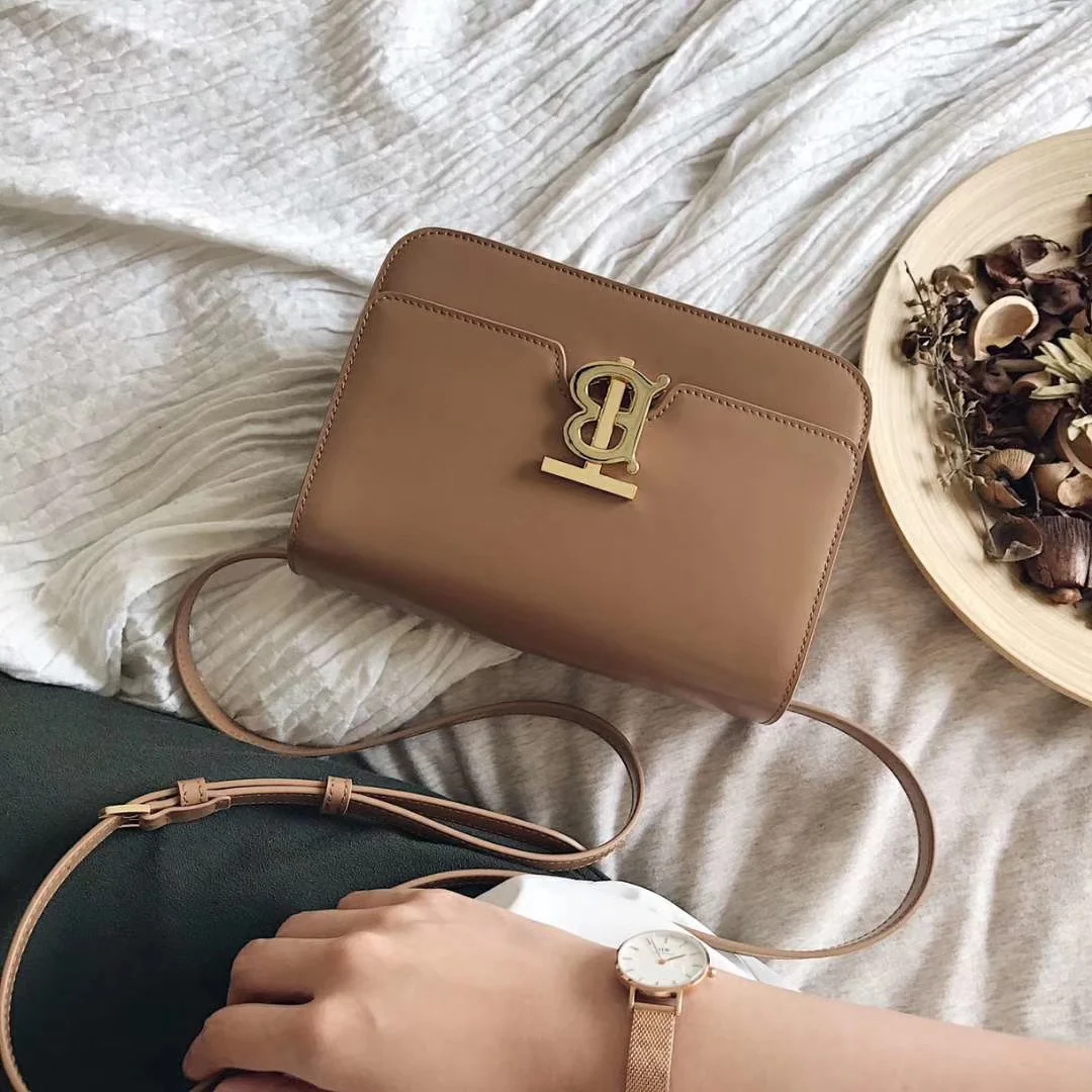 Коллекция Burberry TB - Сумки с буквами - Галерея изображений