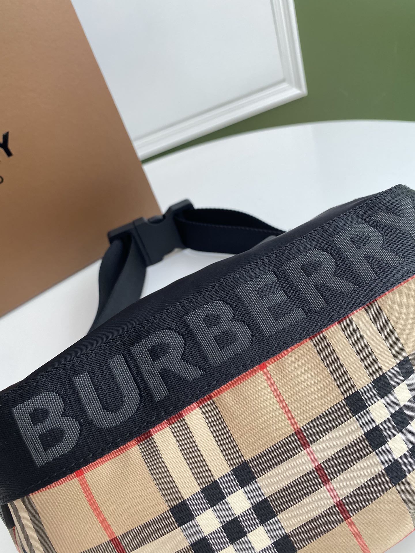 Поясная сумка Burberry Classic Check из нейлона
