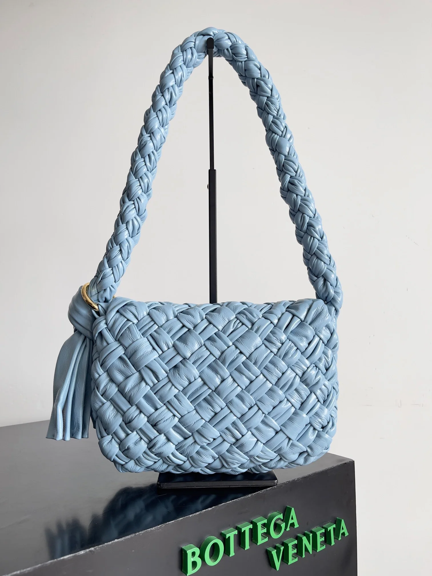 BV-kalimero-citta-underarm knotted bag-patterned blue
