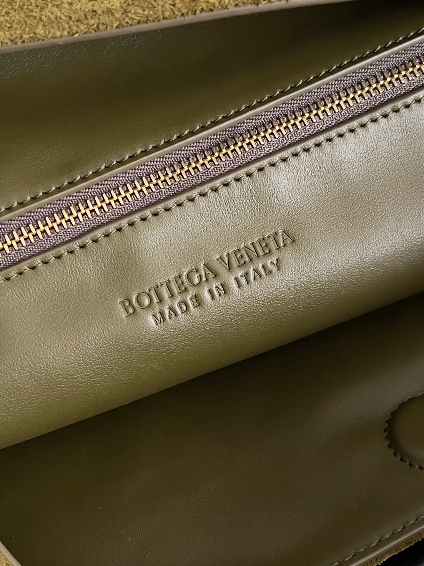 Сумка-тоут BV через плечо - Замша - Горчично-зеленый