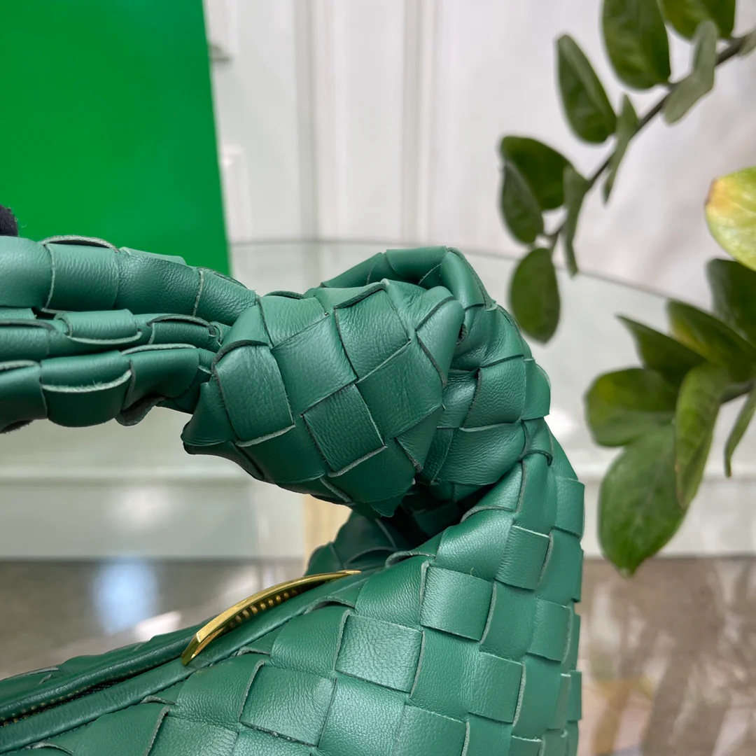 Круглая плетеная сумка-хобо BV Jodie с узлом - 27x22x3 см - 2 шт.