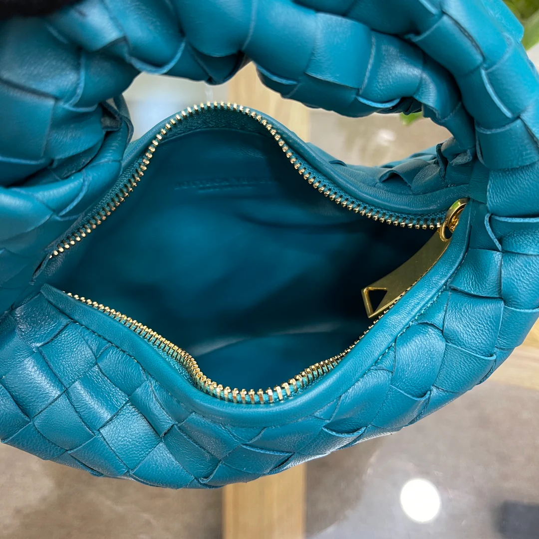 Плетеная круглая сумка-хобо BV Jodie с узлом - Размер 27x22x3 см - 13