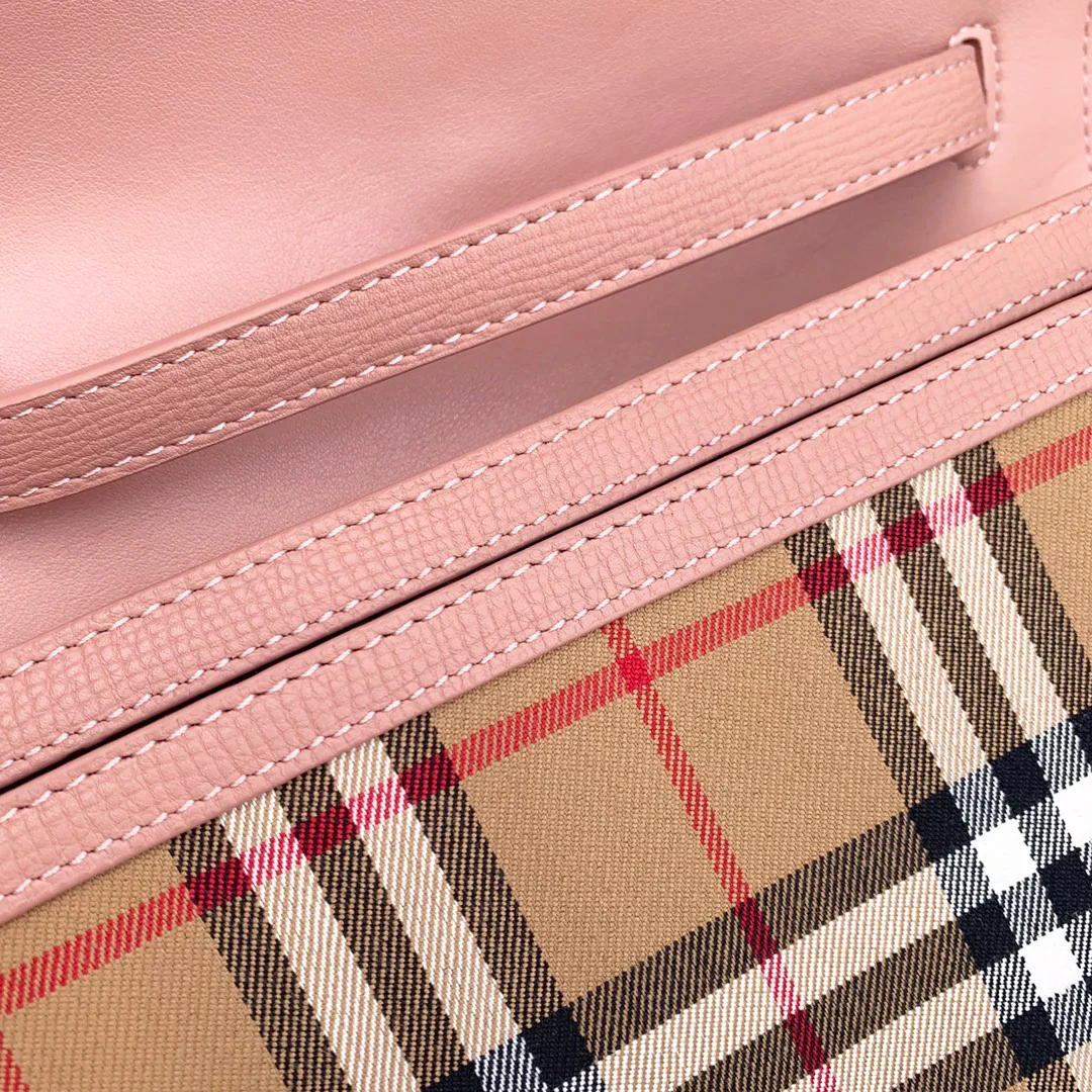 Новая винтажная клетчатая сумка через плечо Burberry 2022 года - розовая.