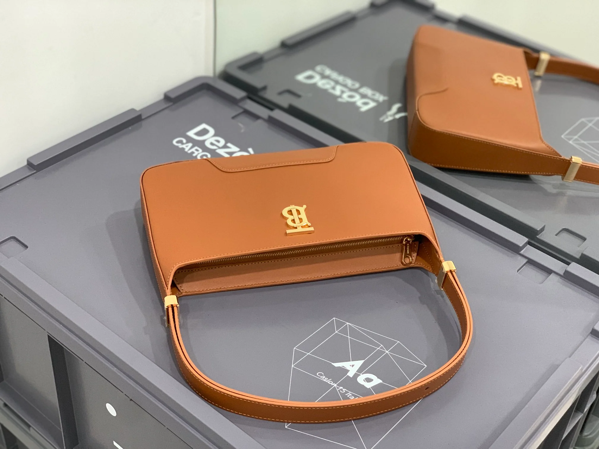 Burberry - Новая сумка через плечо TB - Коричневая