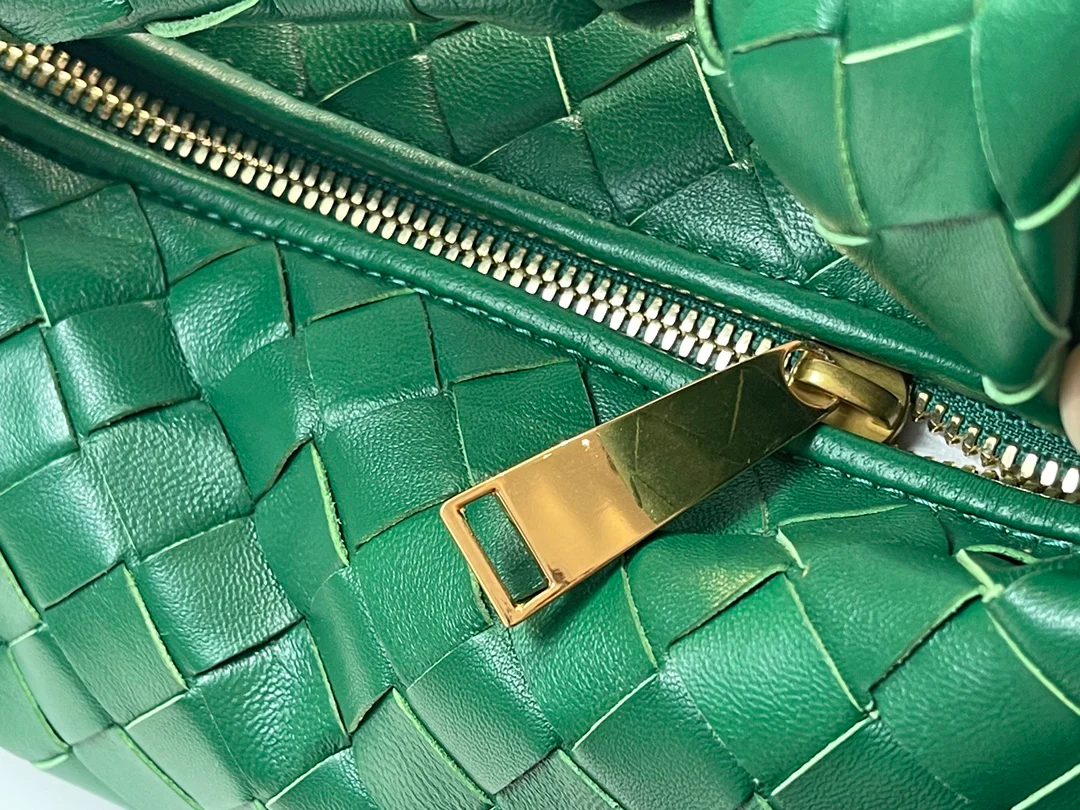 Сумка-круассан BV Mini Jodie, s27x9x23cm-1