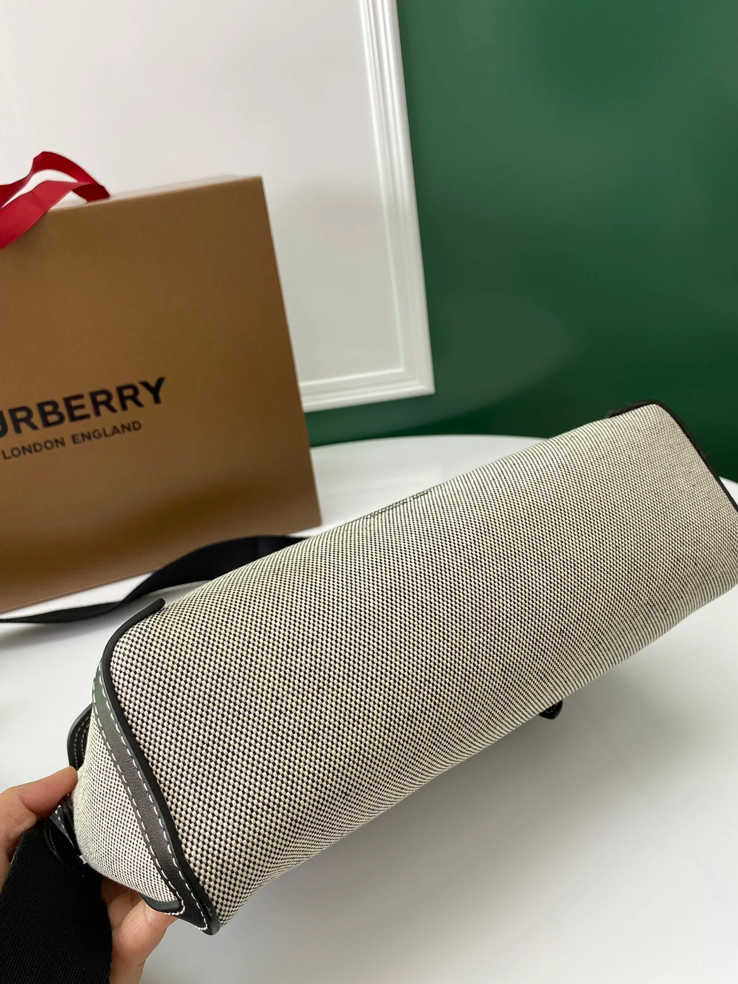 Новая сумка Burberry 2022 Pocket Bag - Postman