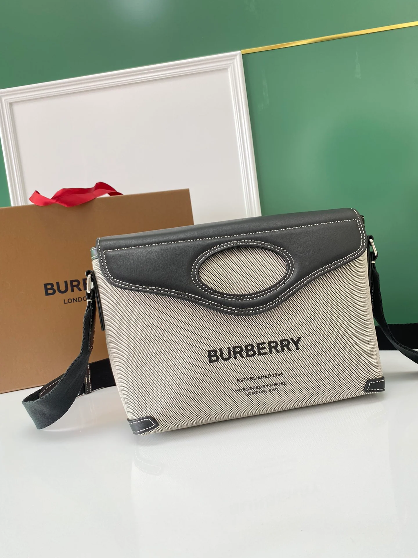 Новая сумка Burberry 2022 Pocket Bag - Postman