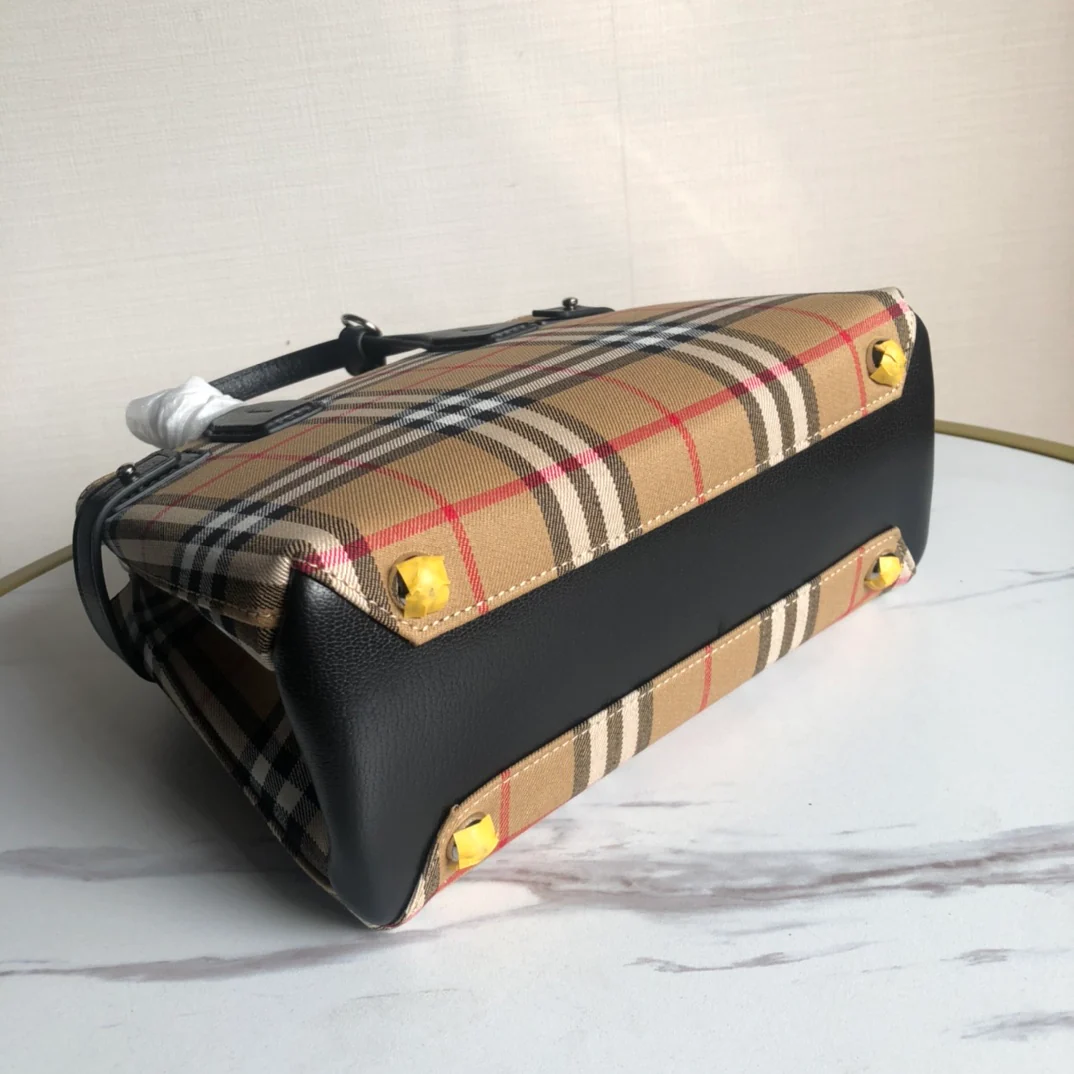 Сумка-тоут Burberry в винтажную клетку, маленькая, черная.