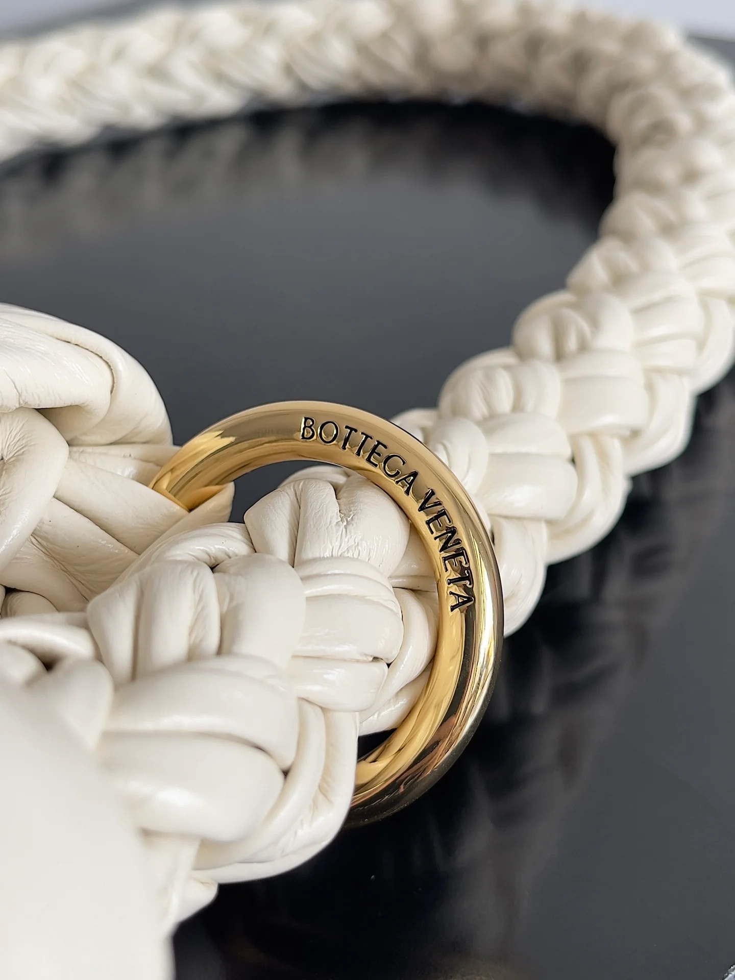 BV-kalimero-citta-underarm knotted bag