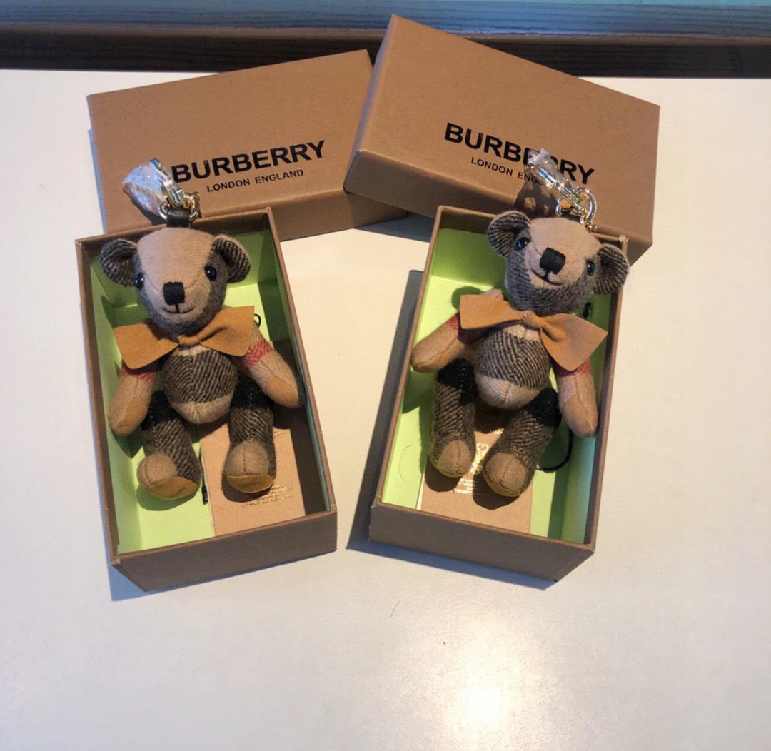 Брелок в виде медведя от Burberry