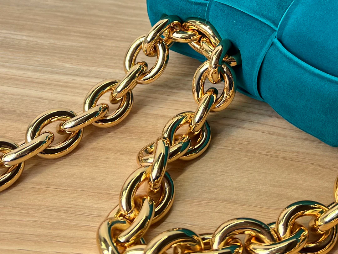 Сумка-мешок BV с цепочкой для кассет, из овечьей кожи, 27х10х18 см.