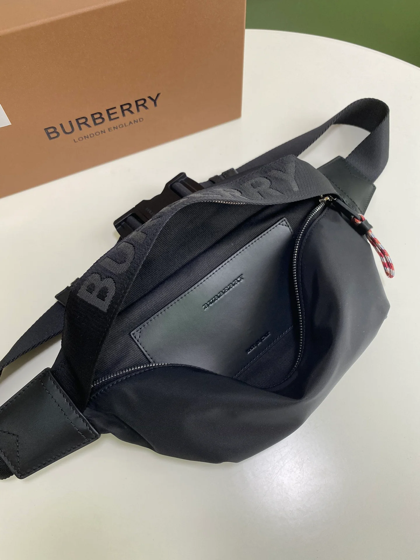 Поясная сумка Burberry из нейлона без рисунка