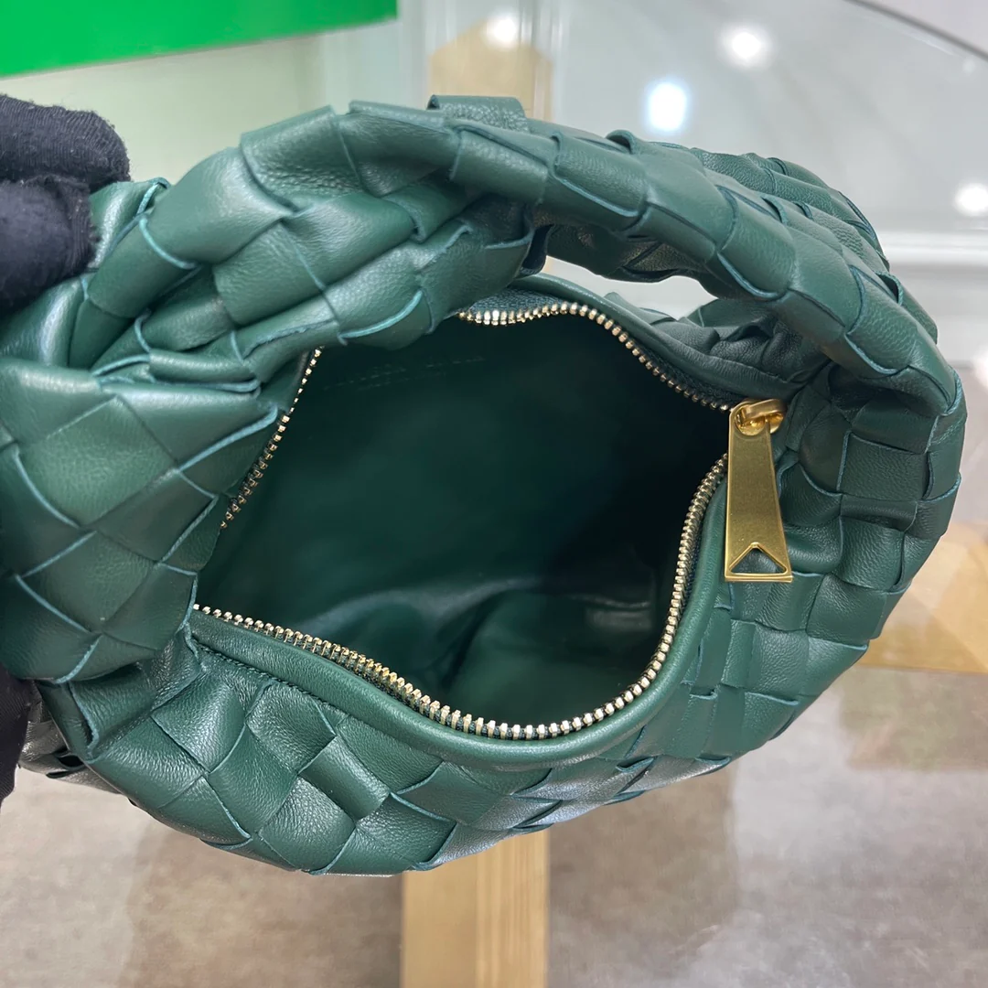 Круглая плетеная сумка-хобо BV Jodie с узлом - Размер 27x22x3 см - 7