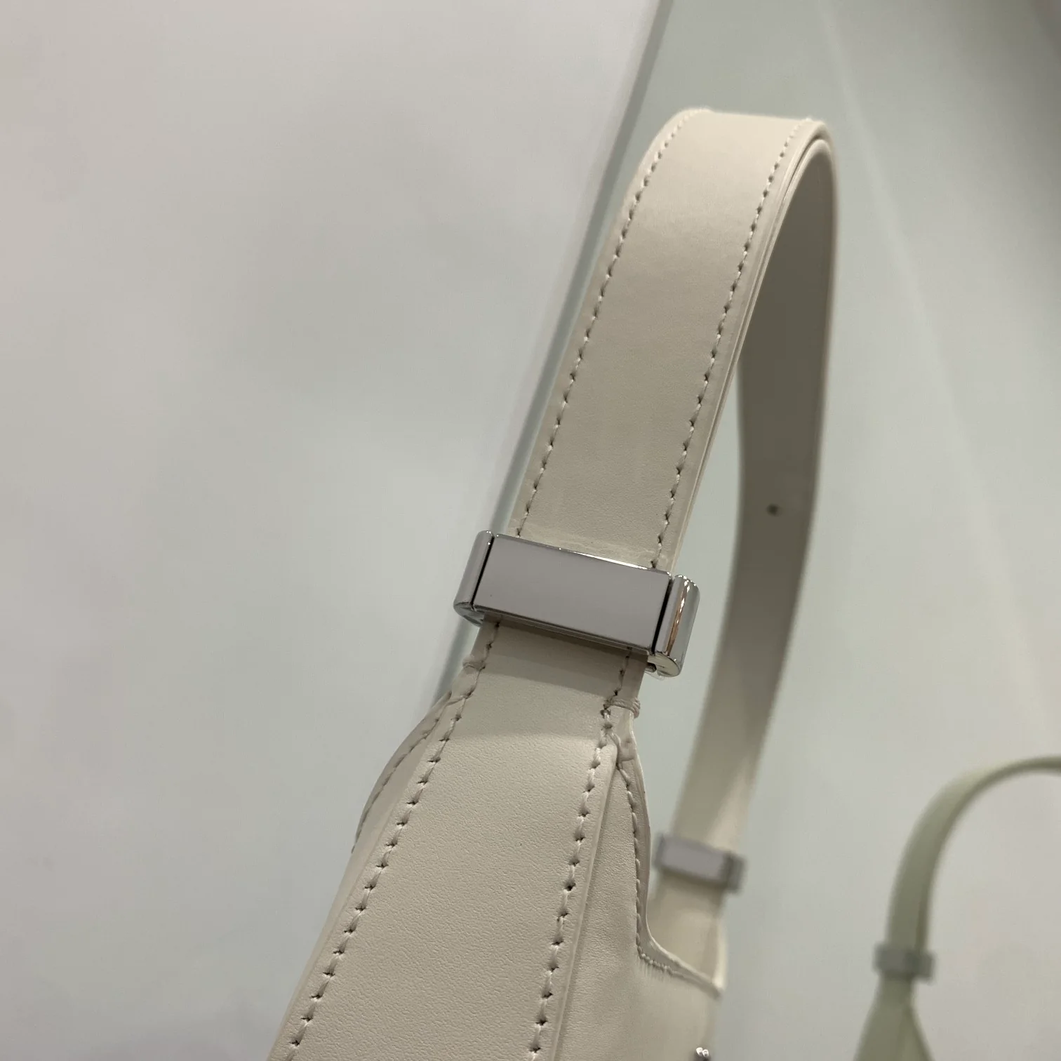 Новая сумка через плечо Burberry TB - белая.