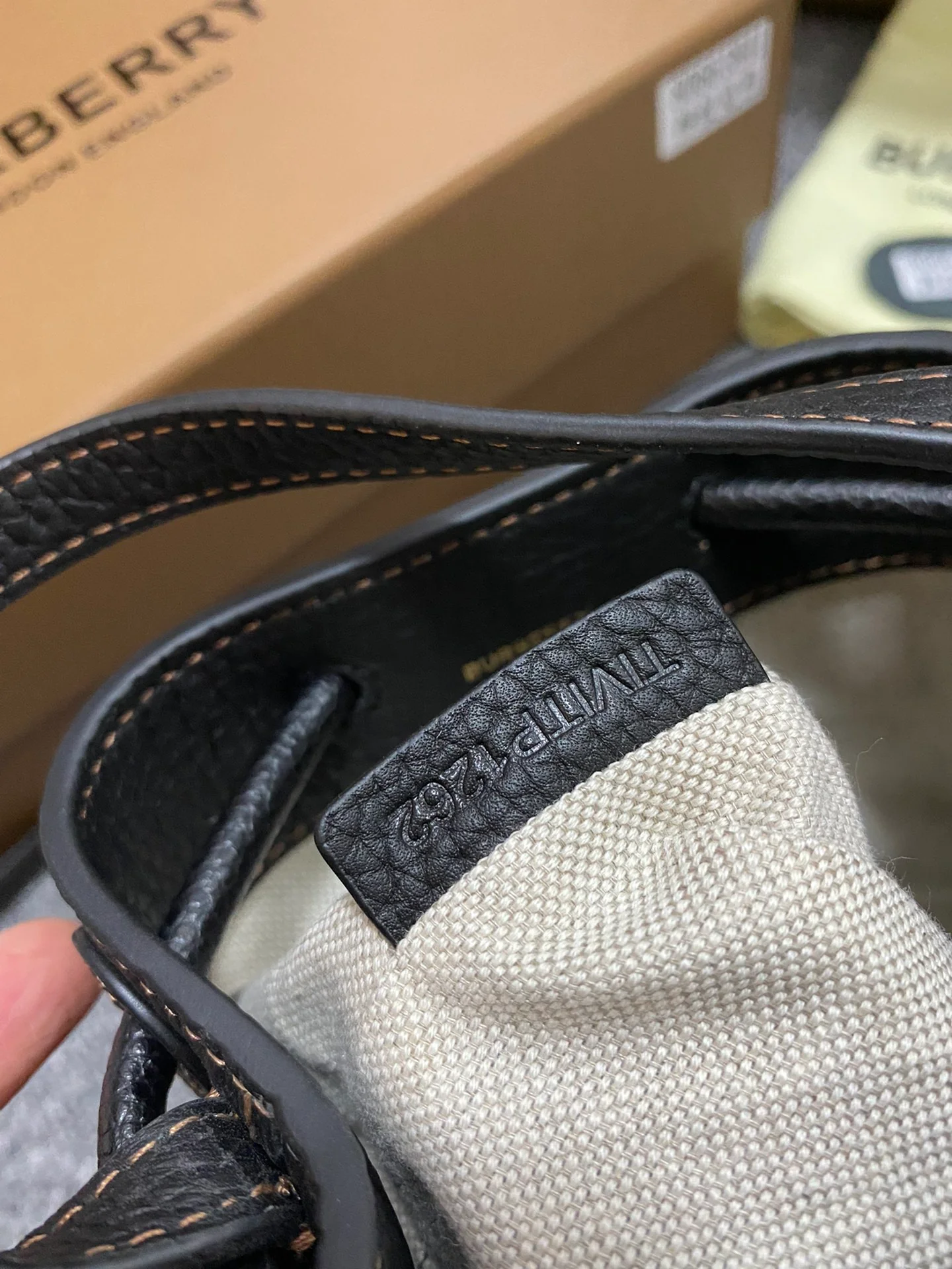 Сумка-ведро Burberry из зернистой кожи - Маленькая - Черная